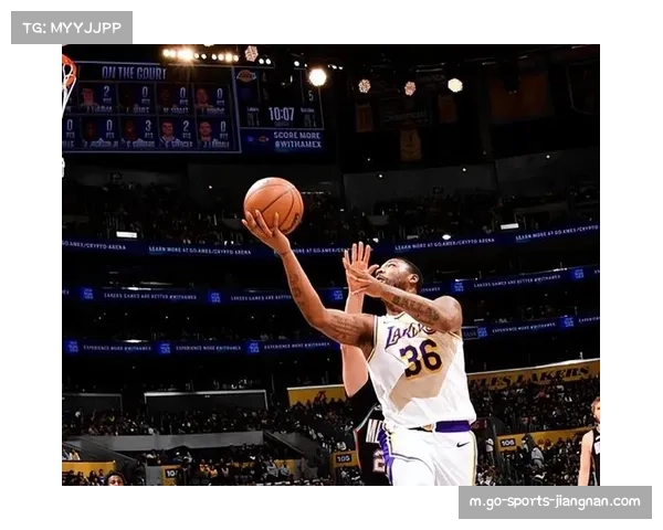 湖人近八场进攻效率123.3同期第二 防守效率109.8同期第七状态回升